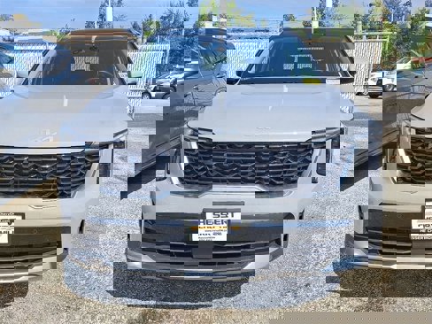 Used 2025 Kia Sorento S w/ Panoramic Sunroof Package image 2