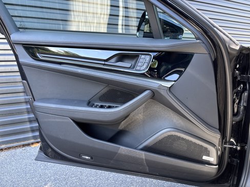 Certified 2025 Porsche Panamera image 10