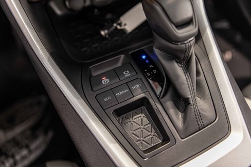 Used 2025 Toyota RAV4 XLE image 28