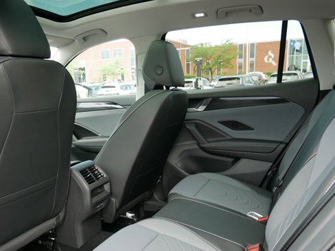 New 2025 Volkswagen Tiguan SE image 8