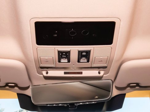 New 2024 Land Rover Defender 110 S image 17