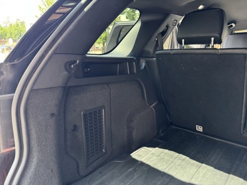 Used 2018 Land Rover Discovery Sport SE image 30