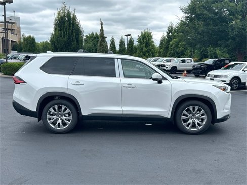 Used 2025 Toyota Grand Highlander FWD image 3