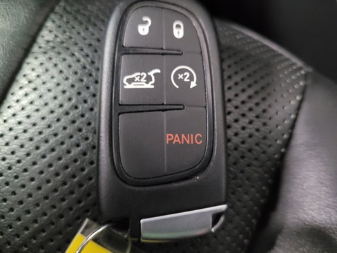 Used 2019 Jeep Cherokee Limited image 32