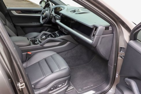 Used 2024 Porsche Cayenne Coupe image 36