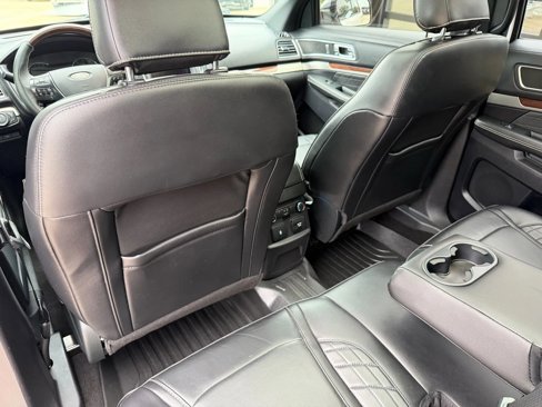 Used 2019 Ford Explorer Platinum image 38