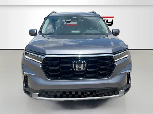 Used 2025 Honda Pilot Touring image 2