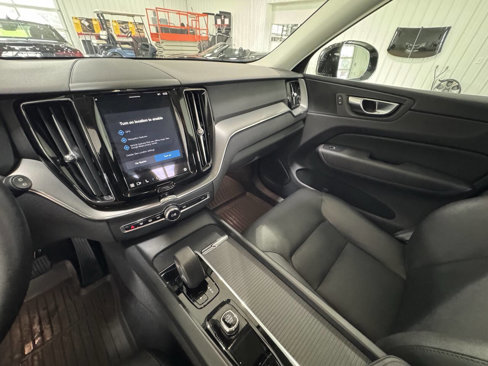 Used 2024 Volvo XC60 B5 Core image 32