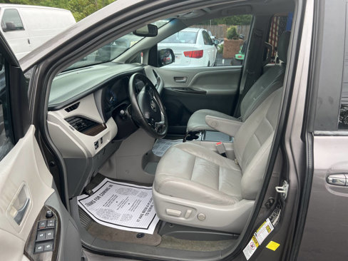 Used 2015 Toyota Sienna XLE Premium image 9