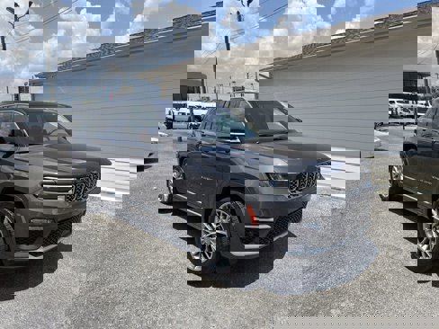 Used 2022 Jeep Grand Cherokee Summit w/ Adv Protech Group IV image 3