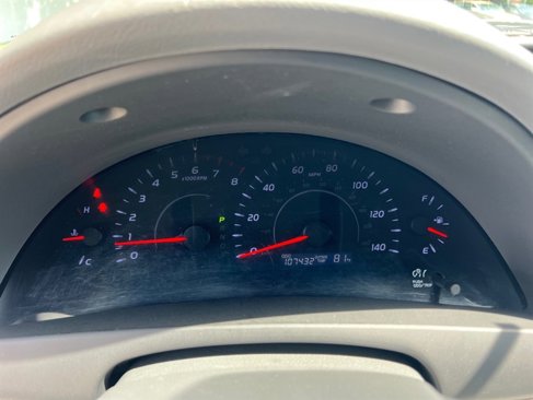 Used 2010 Toyota Camry LE image 16