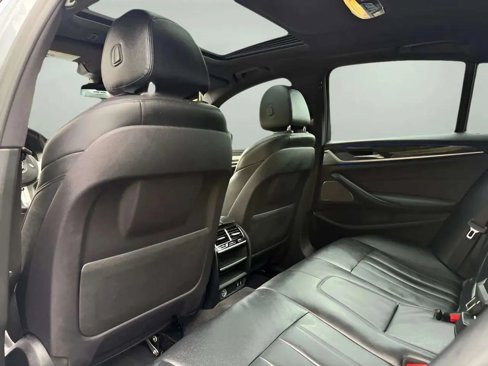 Used 2020 BMW 540i xDrive w/ M Sport Package image 24