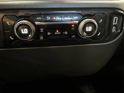 Used 2024 Chevrolet Silverado 3500 LTZ image 33