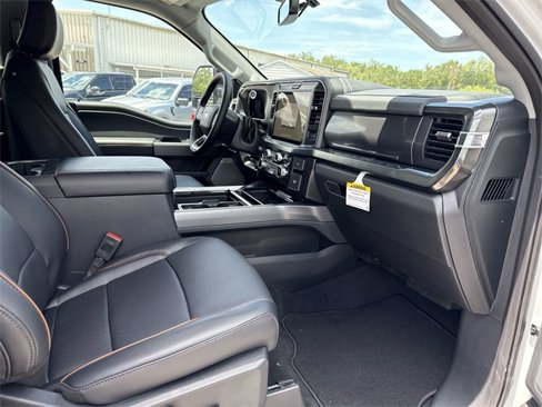 New 2025 Ford F450 Lariat image 13