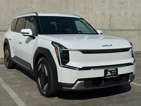 Used 2025 Kia EV9 Wind image 4