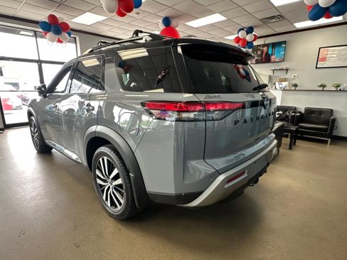 Used 2023 Nissan Pathfinder Platinum w/ Black Appearance Package image 10