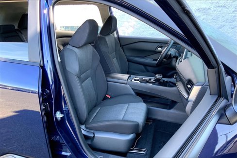 Certified 2025 Nissan Rogue SV image 6