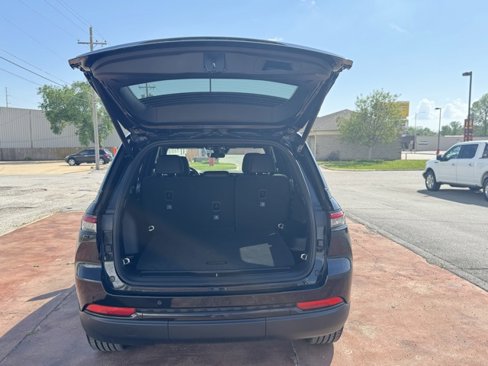 New 2025 Jeep Grand Cherokee Altitude image 17