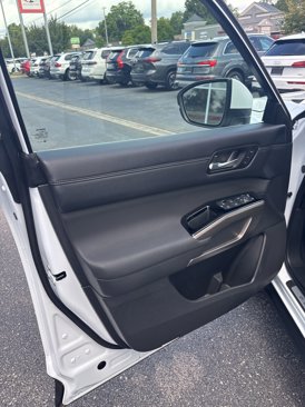 Used 2025 Nissan Pathfinder Platinum image 32