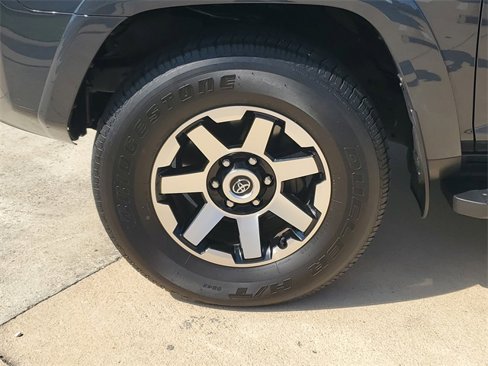 Used 2024 Toyota 4Runner TRD Off-Road Premium image 11