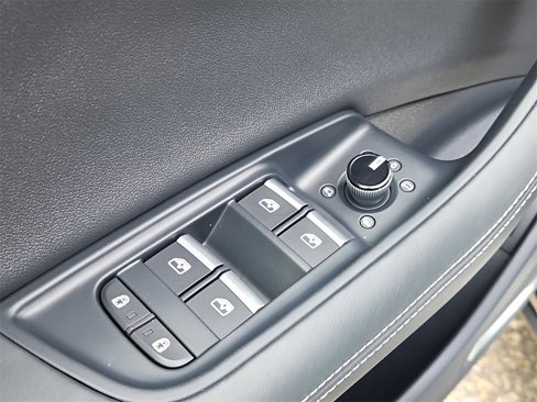 Used 2024 Audi Q8 Prestige image 33