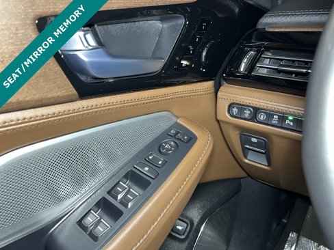 Used 2025 Acura MDX w/ Advance Package image 30