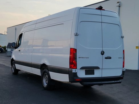 Used 2020 Mercedes-Benz Sprinter 3500 image 3
