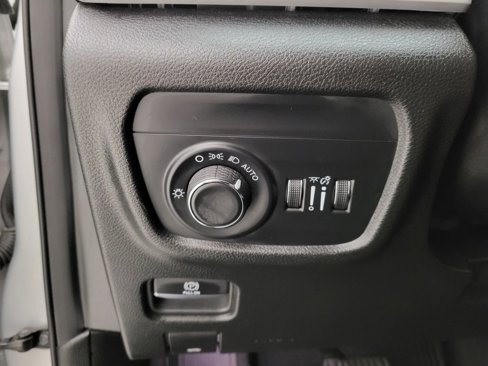 Used 2024 Jeep Grand Cherokee L Laredo image 34