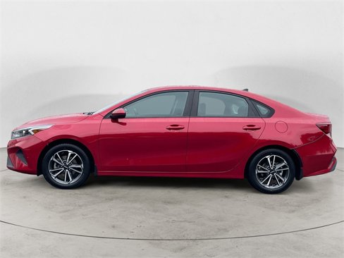 Used 2022 Kia Forte LXS image 2
