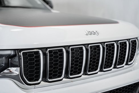 Certified 2024 Jeep Grand Cherokee Overland w/ Trailer Tow Package image 15