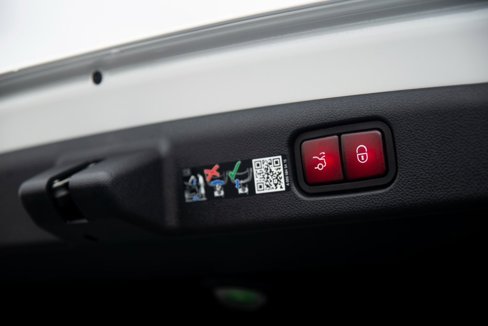 Used 2025 Mercedes-Benz E 350 4MATIC Sedan image 16