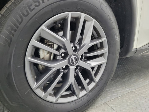 Used 2023 Nissan Rogue S image 31
