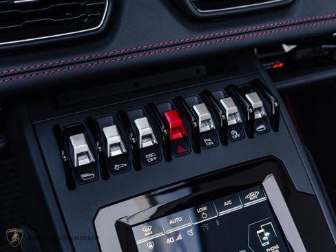 Used 2021 Lamborghini Huracan EVO image 18
