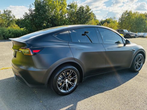 Used 2025 Tesla Model Y Long Range image 9