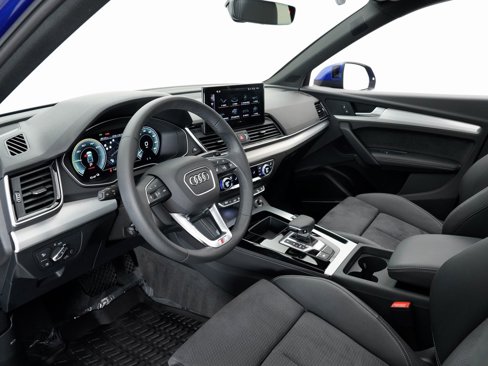 Used 2024 Audi Q5 e Premium Plus w/ Premium Plus Package image 4