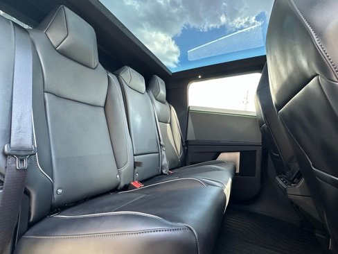 Used 2024 Tesla Cybertruck AWD Crew Cab image 41
