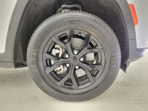Used 2024 Jeep Grand Cherokee L Laredo image 26