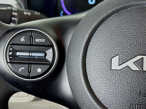 Used 2025 Kia Soul LX image 13