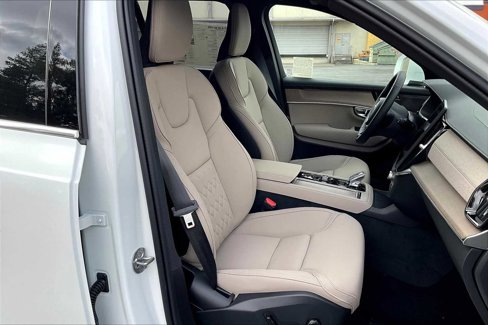 New 2026 Volvo XC90 B6 Plus w/ Protection Package Premier image 32