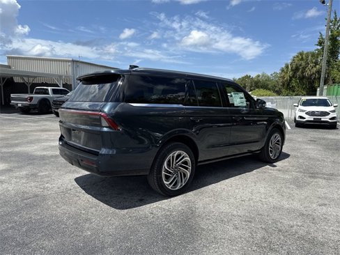 New 2025 Lincoln Navigator Reserve image 4