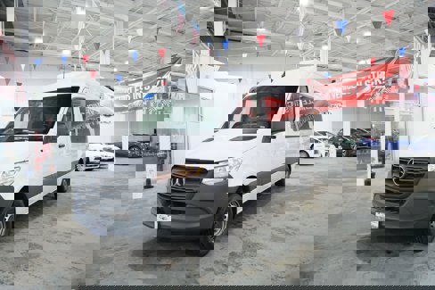 Used 2025 Mercedes-Benz Sprinter 2500 image 4