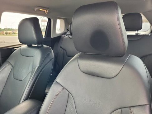 Used 2022 Jeep Compass Latitude image 32