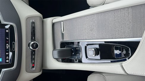 New 2025 Volvo XC90 T8 Plus w/ Protection Package Premier image 23
