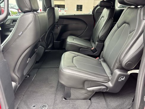 New 2026 Chrysler Pacifica Select image 7