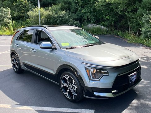 Used 2024 Kia Niro EX Touring image 7