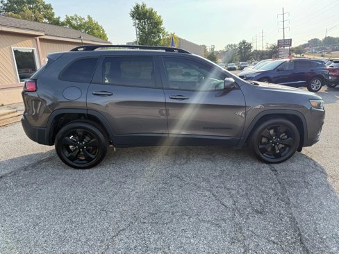 Used 2021 Jeep Cherokee Latitude Plus image 2