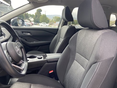 Used 2024 Nissan Rogue SV image 9