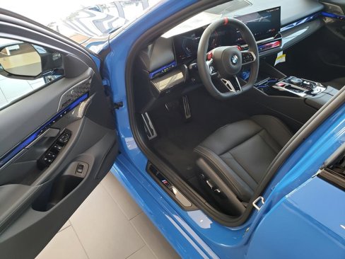 New 2026 BMW M5 w/ Carbon Package image 6