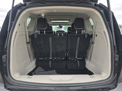 Used 2023 Chrysler Pacifica Limited image 28