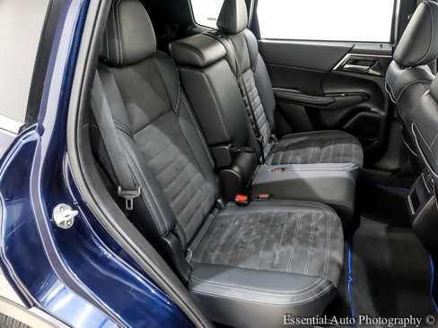 Used 2023 Mitsubishi Outlander SE image 32